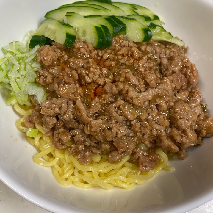 ジャージャー麺